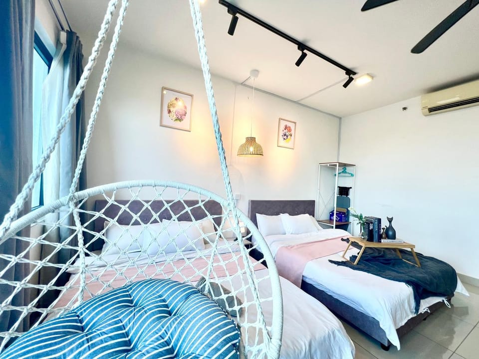 K 1-5Pax Trefoil Cozy Home Setia Alam TV Wifi SCCC Apartment in Selangor, Malaysia