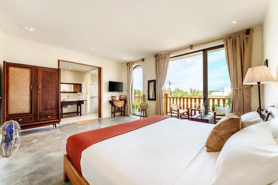 Communal lounge/ TV room, Bed, TV and multimedia, View (from property/room), Balcony/Terrace, Photo of the whole room, Bedroom, hair dresser, wardrobe