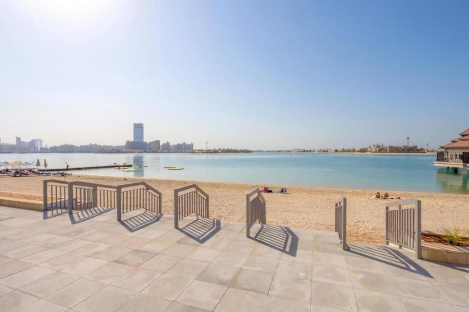 VayK - Luxurious 2BD Apartment on the Palm with Private Beach Access Apartment in Dubai
