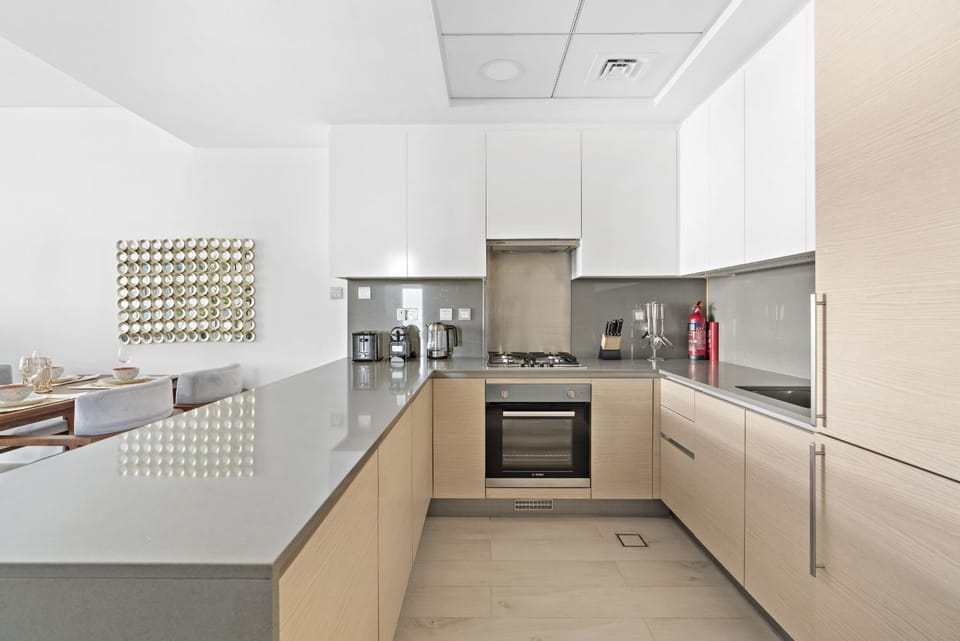 VayK - Luxurious 2BD Apartment on the Palm with Private Beach Access Apartment in Dubai