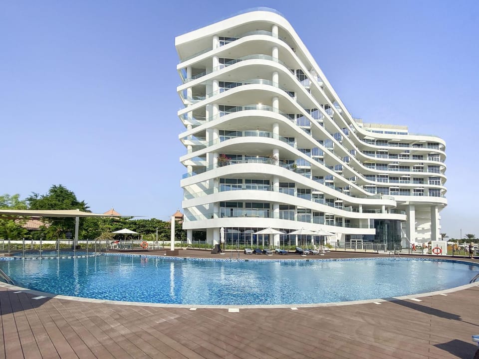 VayK - Luxurious 2BD Apartment on the Palm with Private Beach Access Apartment in Dubai
