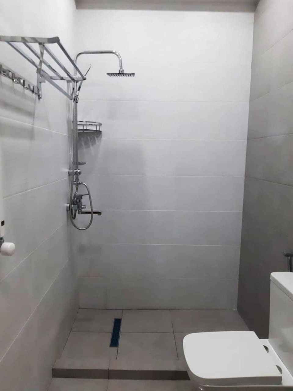 Shower, Toilet