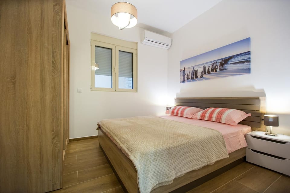 Bed, Bedroom, air conditioner