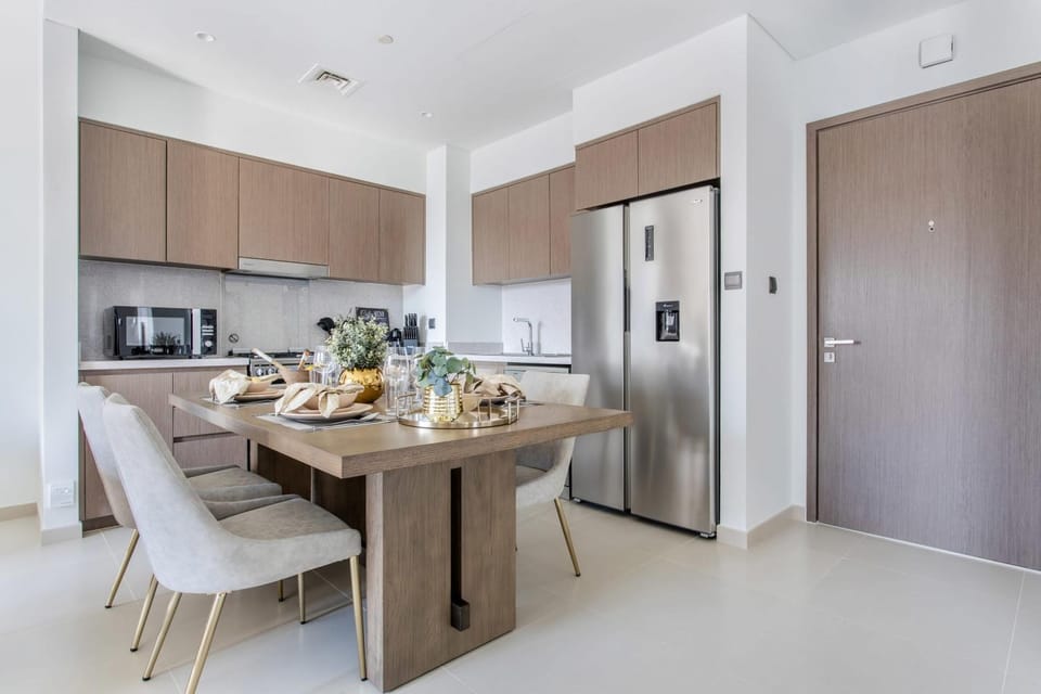 Frank Porter - Act One Act Two T1 Apartment in Dubai