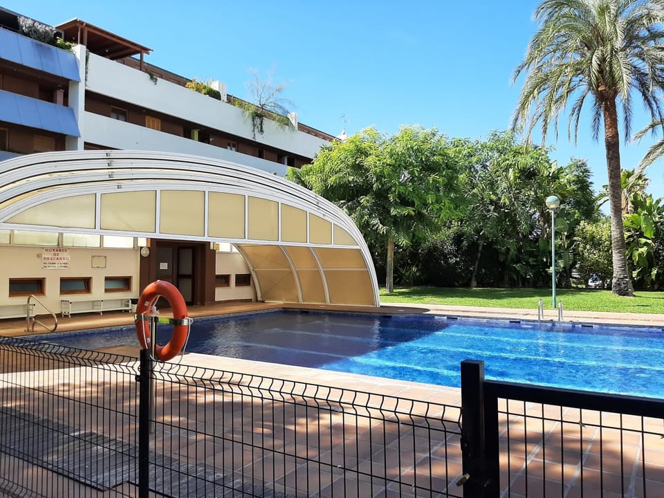 Swimming pool, Swimming pool