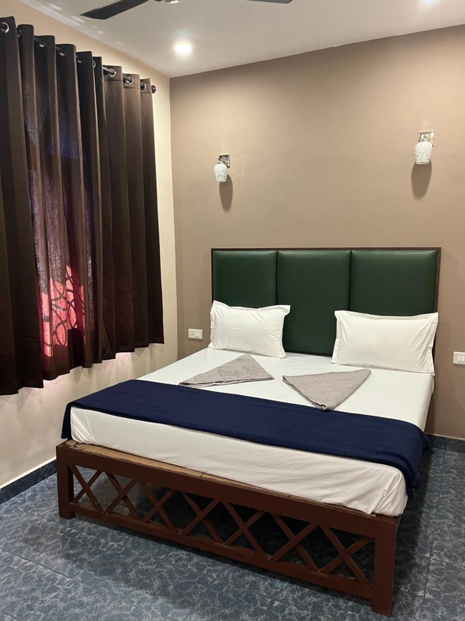 Melrose Place Goa Hotel in Calangute