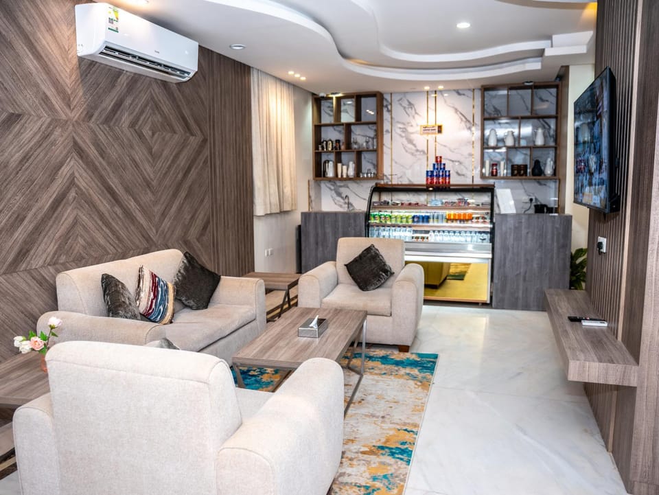 TV and multimedia, Seating area, Evening entertainment