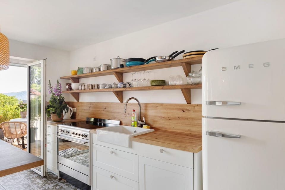 Kitchen or kitchenette, Living room