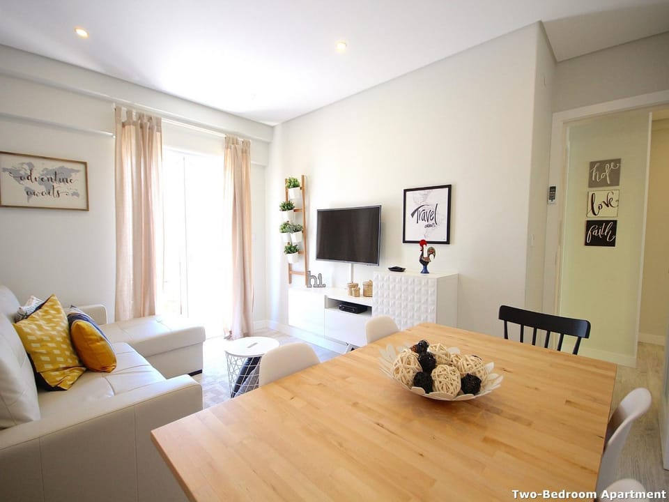 Communal lounge/ TV room, Living room, Dining area