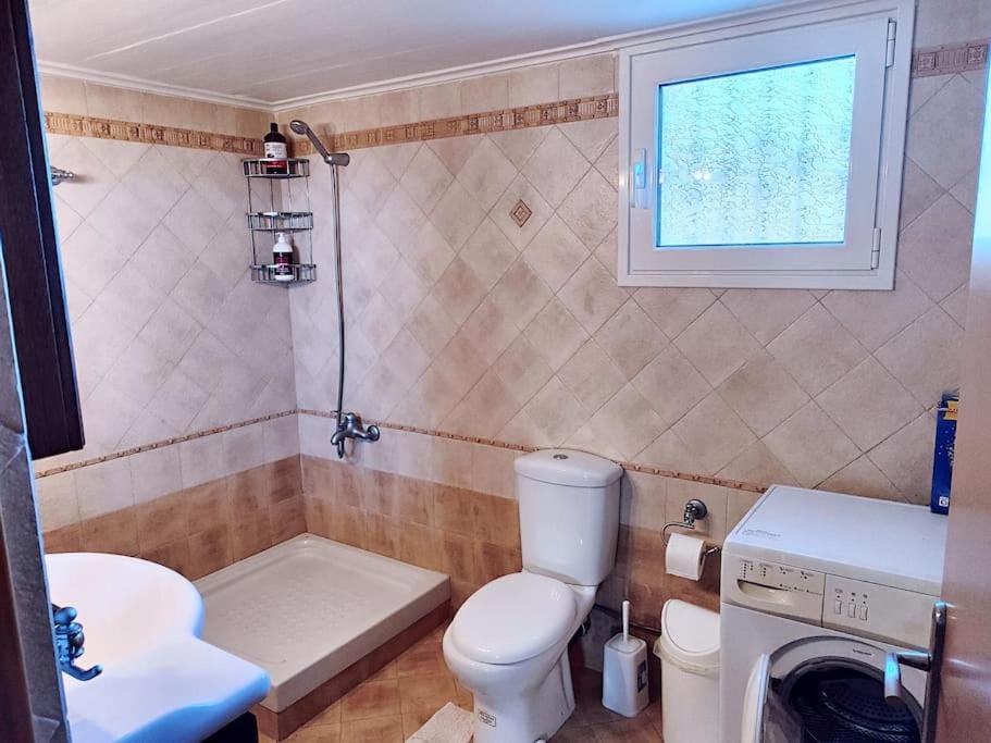 Shower, Toilet
