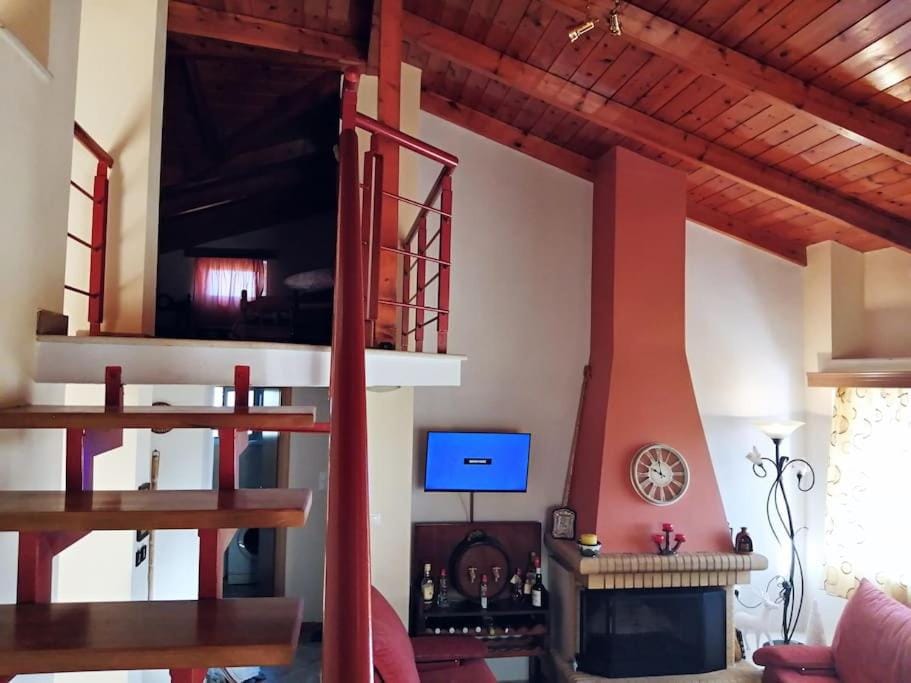 Communal lounge/ TV room, TV and multimedia, Living room, Seating area, Evening entertainment