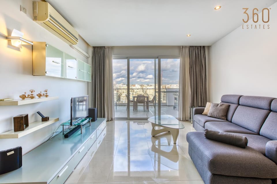 TV and multimedia, Kitchen or kitchenette, Living room, Seating area, air conditioner