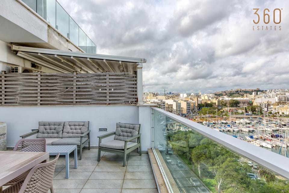 Property building, Patio, Day, View (from property/room), Balcony/Terrace, Living room, Seating area, City view