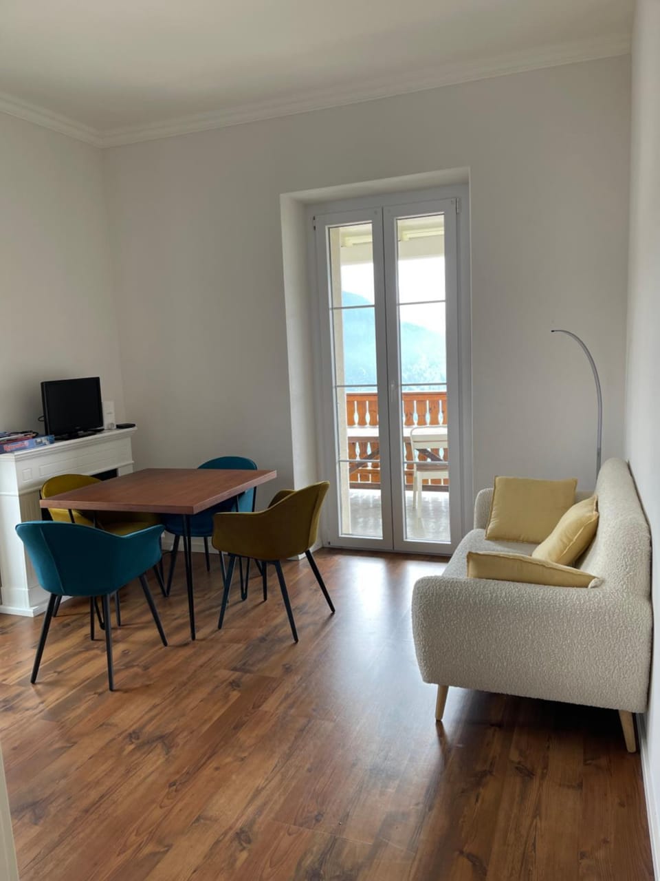 TV and multimedia, Living room, Dining area