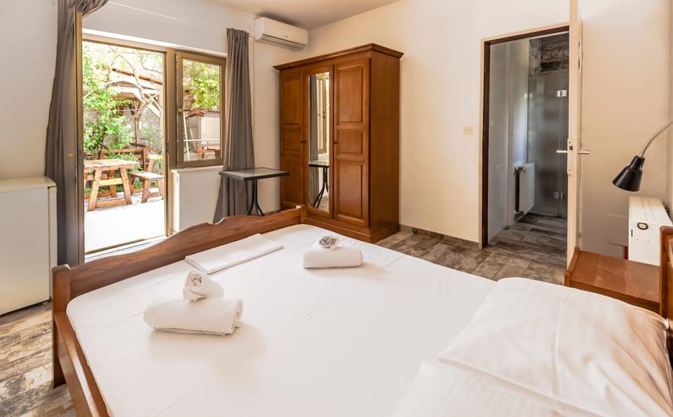 Bed, Photo of the whole room, Bedroom, Garden view