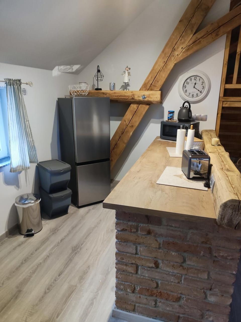 Kitchen or kitchenette, minibar, toaster