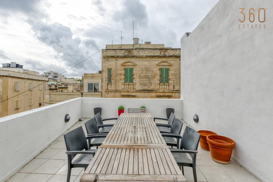 Patio, Day, View (from property/room), Balcony/Terrace, Living room, Seating area