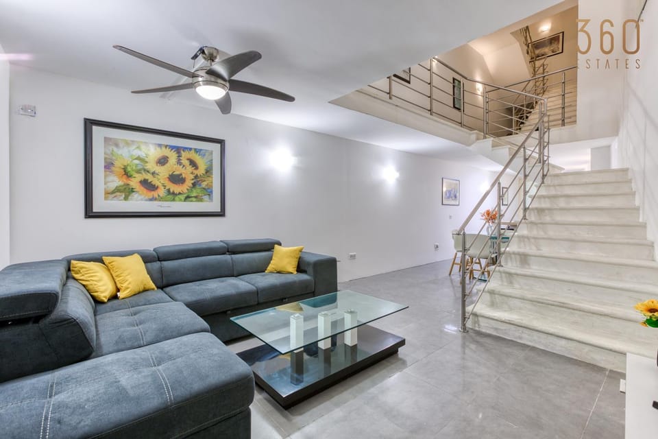 Living room, Seating area, fireplace