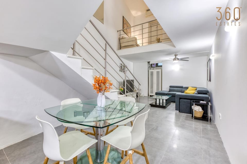 Bed, Kitchen or kitchenette, Living room, Photo of the whole room, Seating area, Dining area, Bedroom