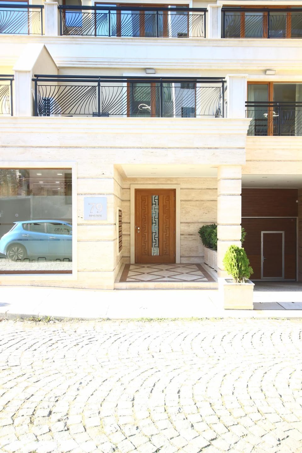 Facade/entrance