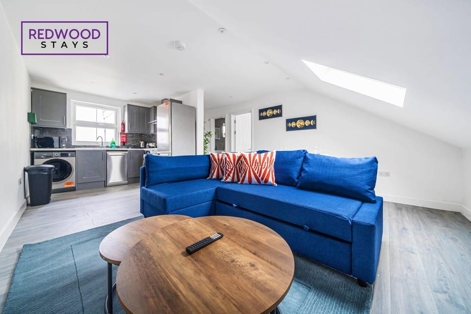 Kitchen or kitchenette, Living room, Seating area