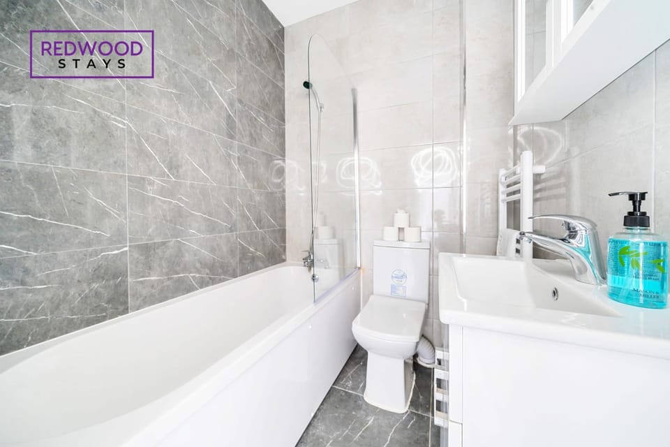 Shower, Toilet, Bathroom, Bath