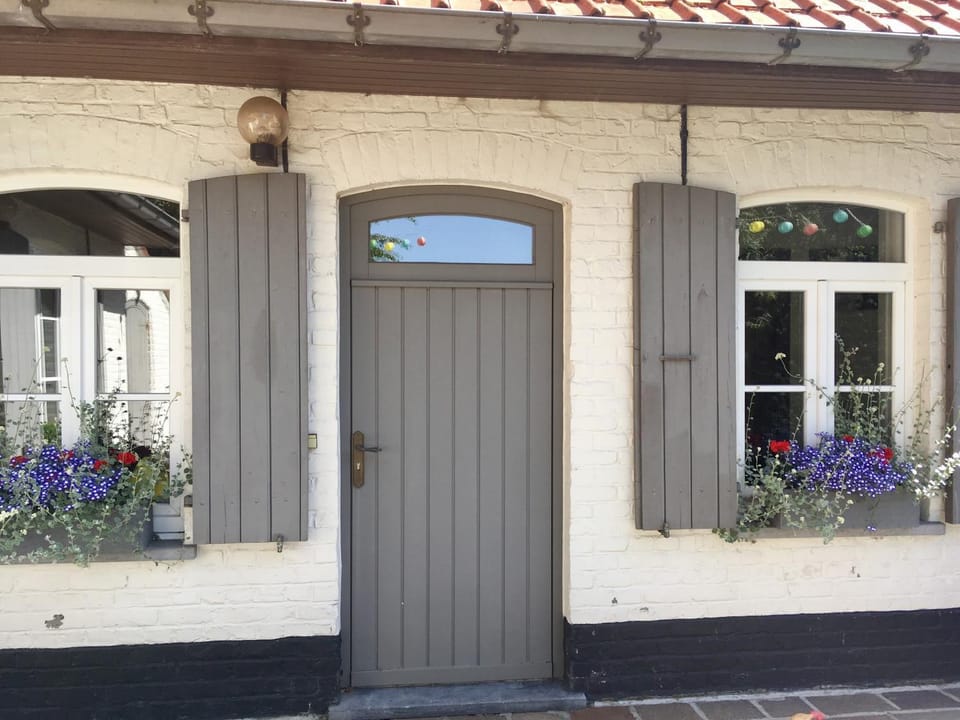 Property building, Facade/entrance