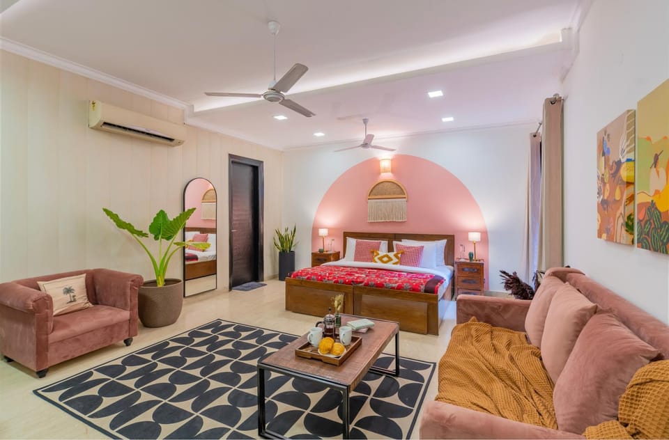 Seating area, Bedroom, air conditioner