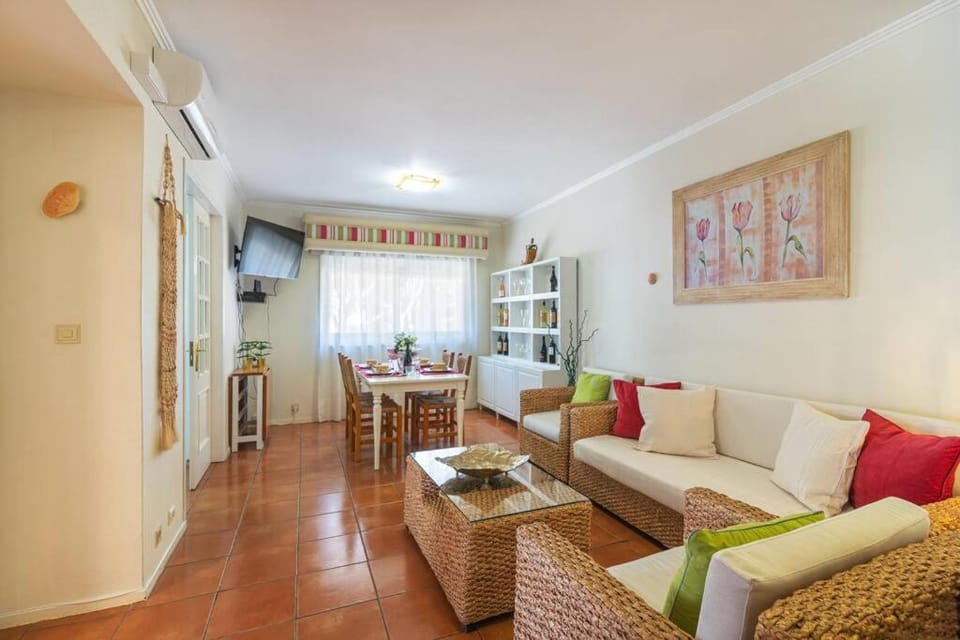 TV and multimedia, Living room, Dining area, air conditioner