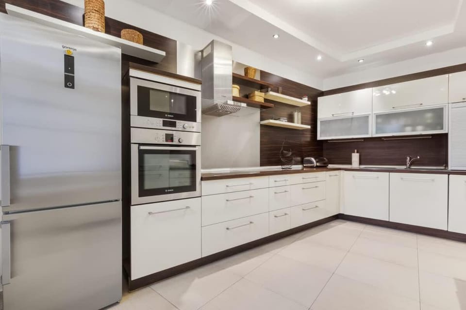 Kitchen or kitchenette, oven, stove