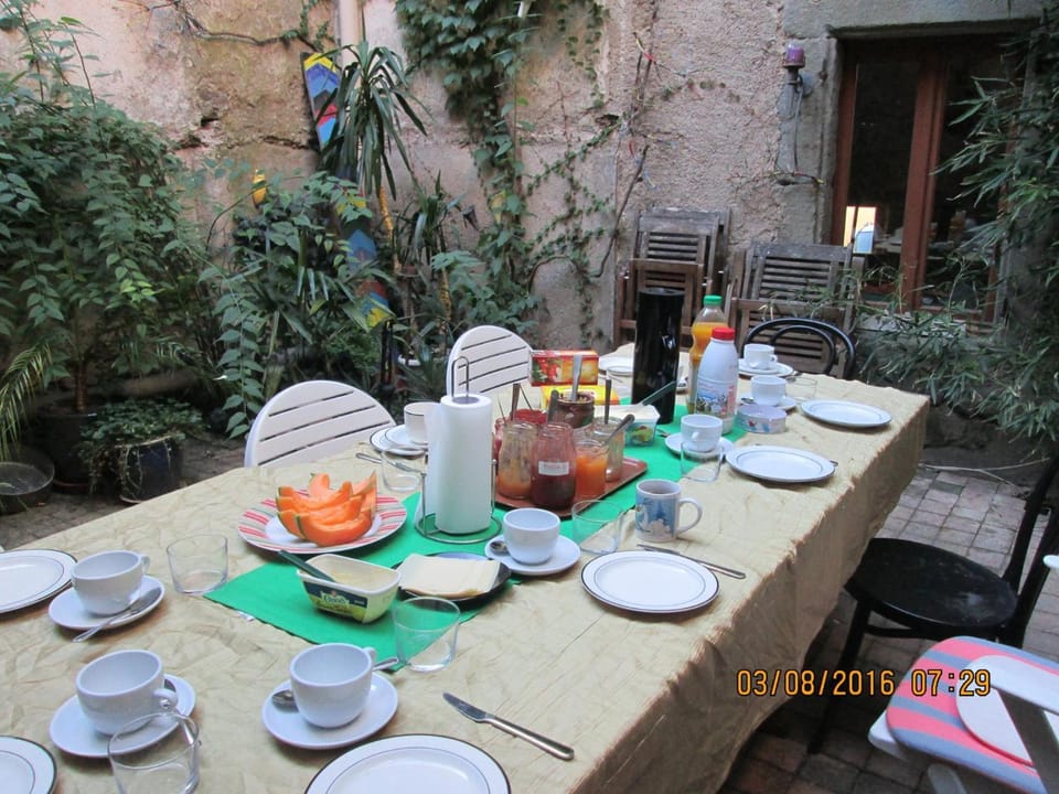 Continental breakfast, Buffet breakfast