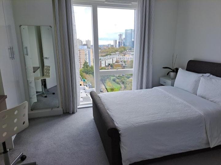 Bed, View (from property/room), Photo of the whole room, Bedroom