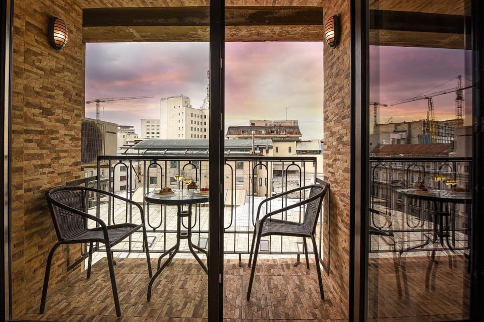 Day, View (from property/room), Balcony/Terrace, Dining area, City view