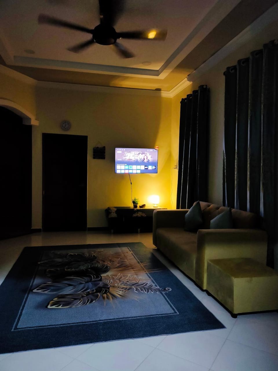 TV and multimedia, Living room, Seating area, fireplace