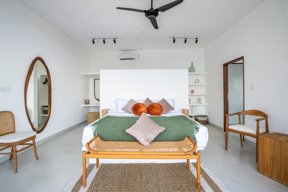 Bed, Seating area, Bedroom, Area and facilities, fireplace