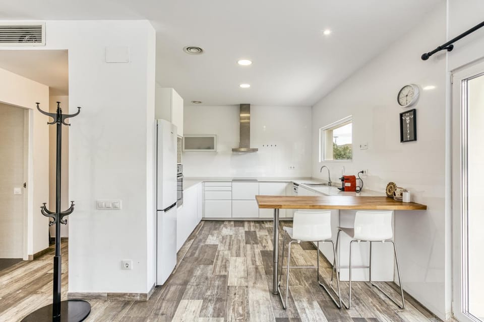 Kitchen or kitchenette, Living room