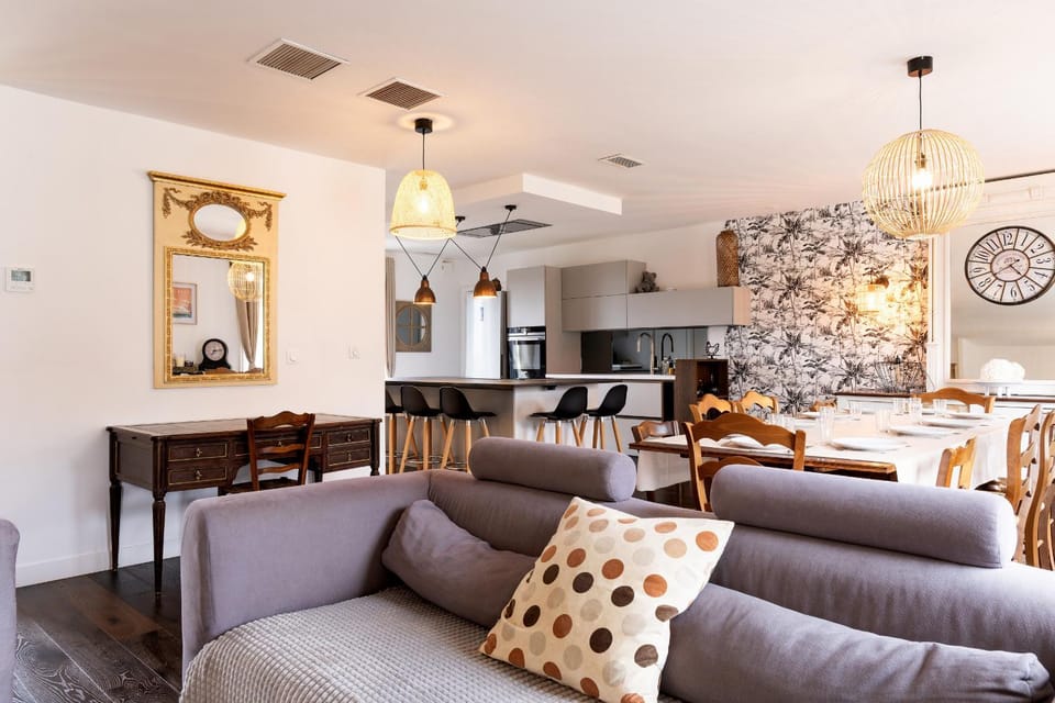 Communal lounge/ TV room, Living room