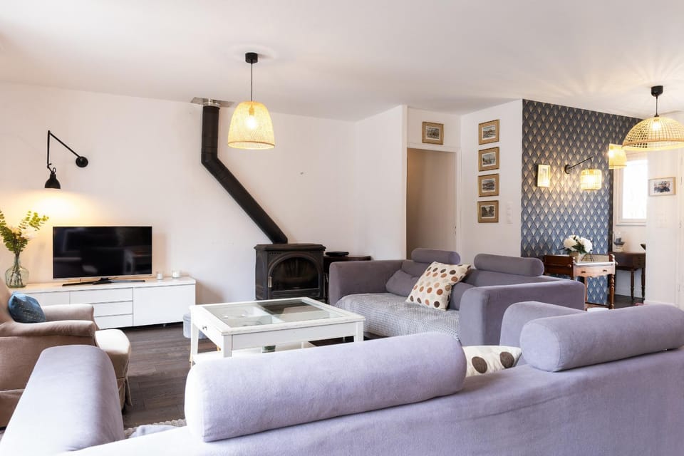 Communal lounge/ TV room, Living room