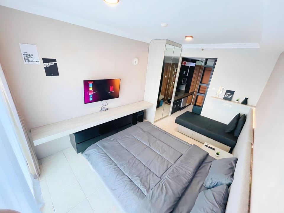 Communal lounge/ TV room, Bed, TV and multimedia, Photo of the whole room, Seating area, Bedroom