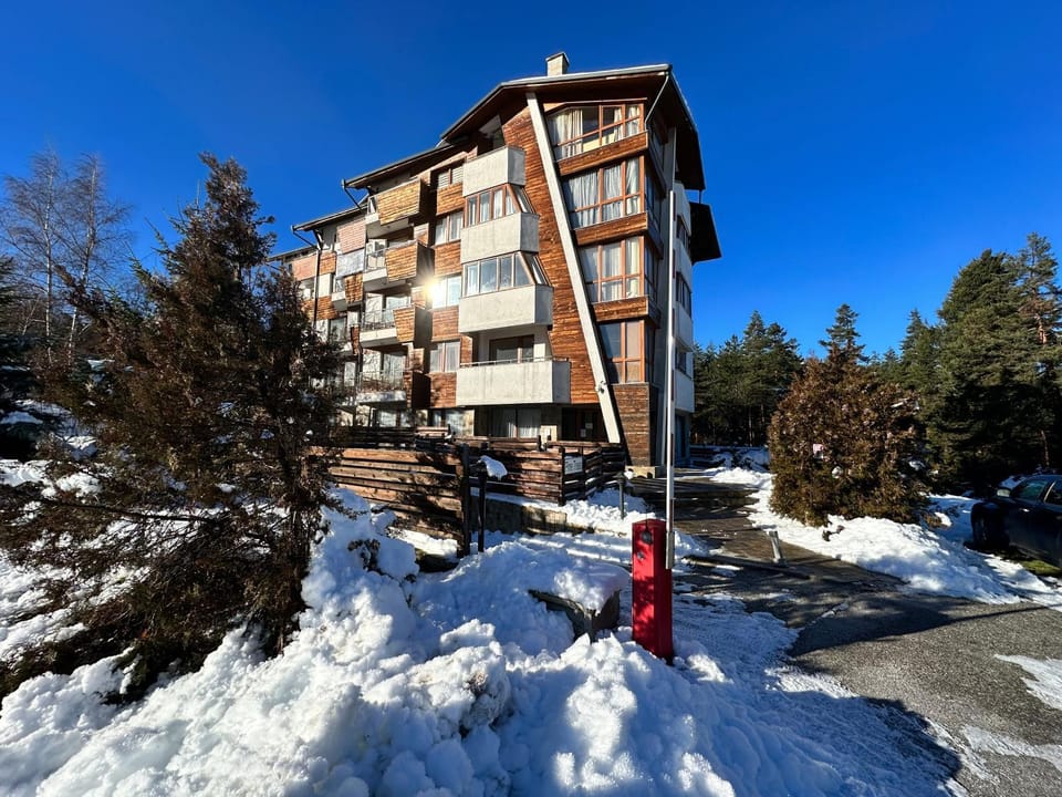 Property building, Day, Winter