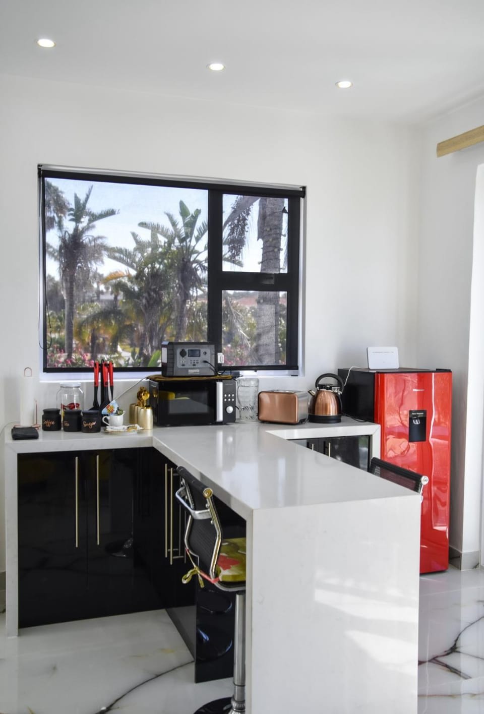 Posh Spot on the beachfront strictly bookings of 4 or 5 guests Apartment in Port Elizabeth