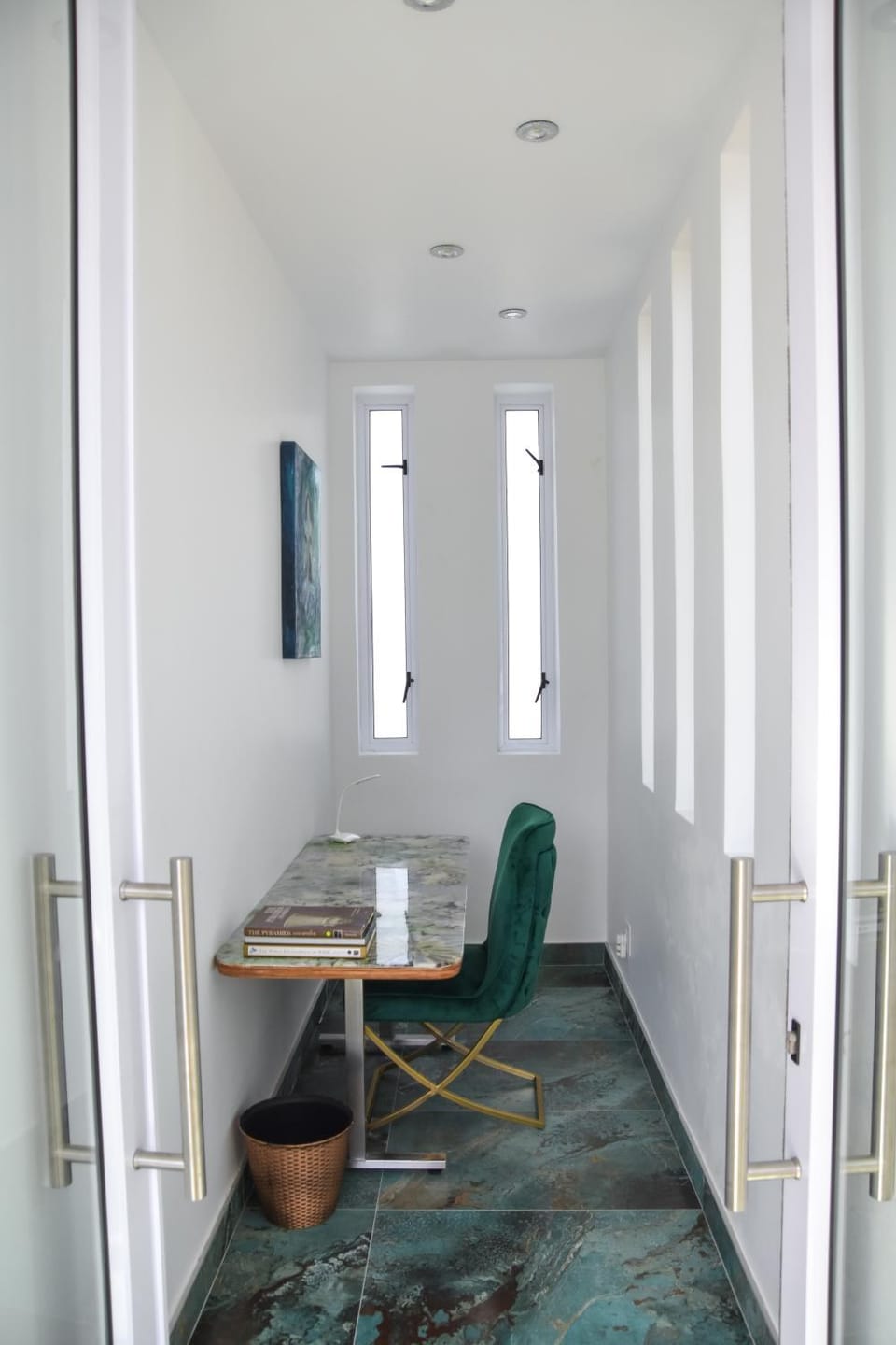 Posh Spot on the beachfront strictly bookings of 4 or 5 guests Apartment in Port Elizabeth