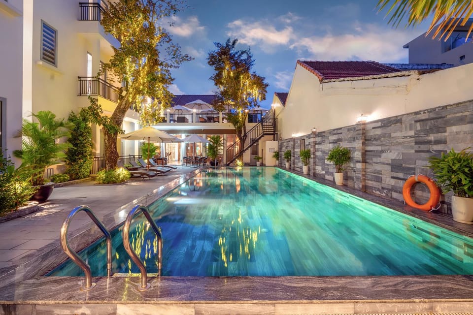 Activities, Evening entertainment, Pool view