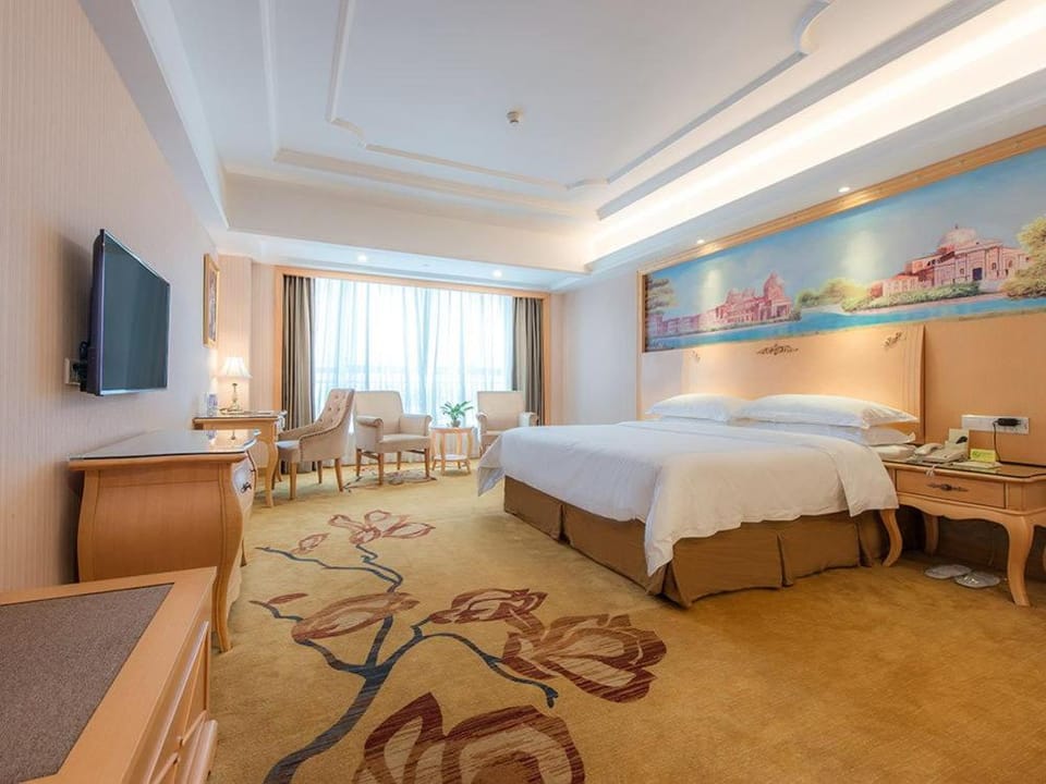 Vienna International Hotel Shenzhen Xiashuijing Metro Station Hotel in Shenzhen
