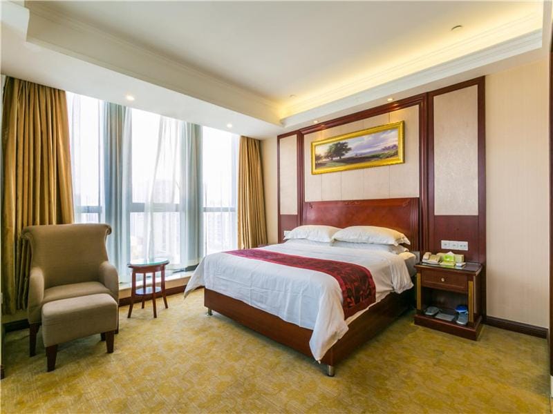 Vienna International Hotel Shanghai Hongqiao Airport Convention and Exhibition Center Huaxu Highway Hotel in Shanghai
