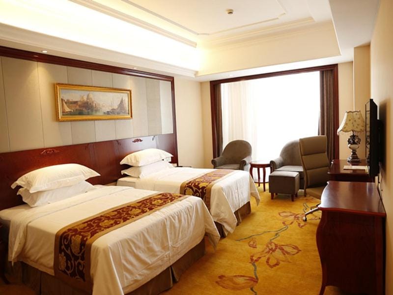Vienna International Hotel Shanghai Hongqiao Airport Convention and Exhibition Center Huaxu Highway Hotel in Shanghai