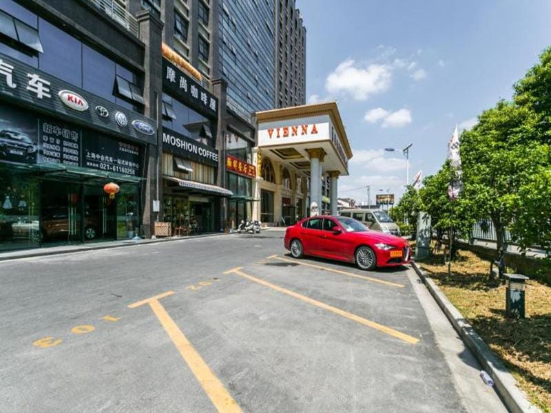 Vienna International Hotel Shanghai Hongqiao International Exhibition Center Aite Road Hotel in Shanghai