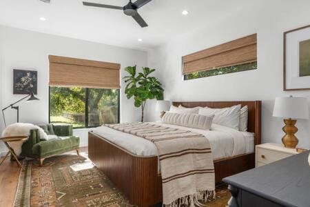 Casa Alegre luxurious home with hot tub House in Fredericksburg