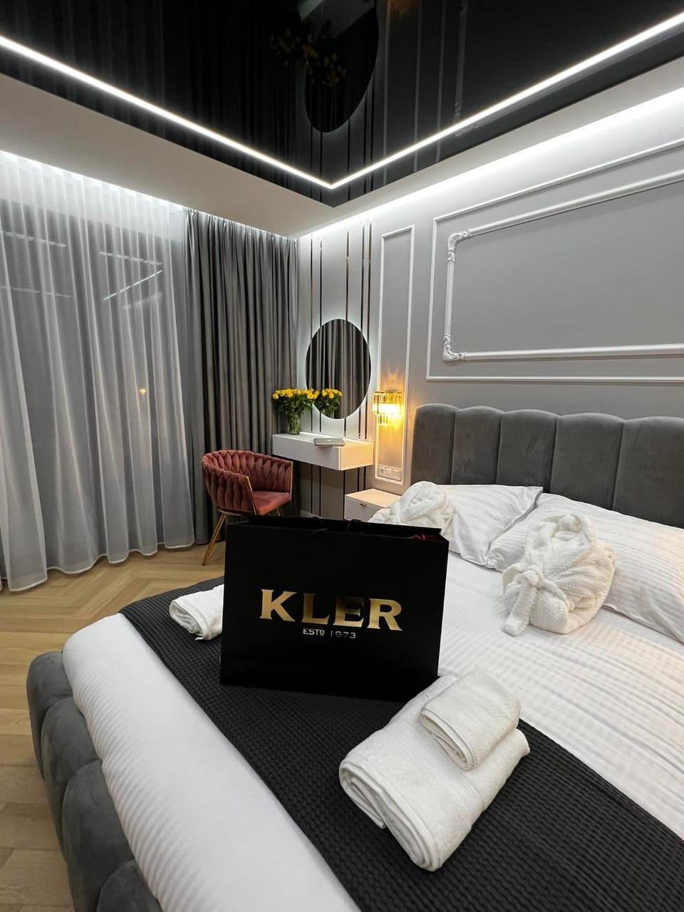 Bed, Photo of the whole room, Seating area, Bedroom, towels
