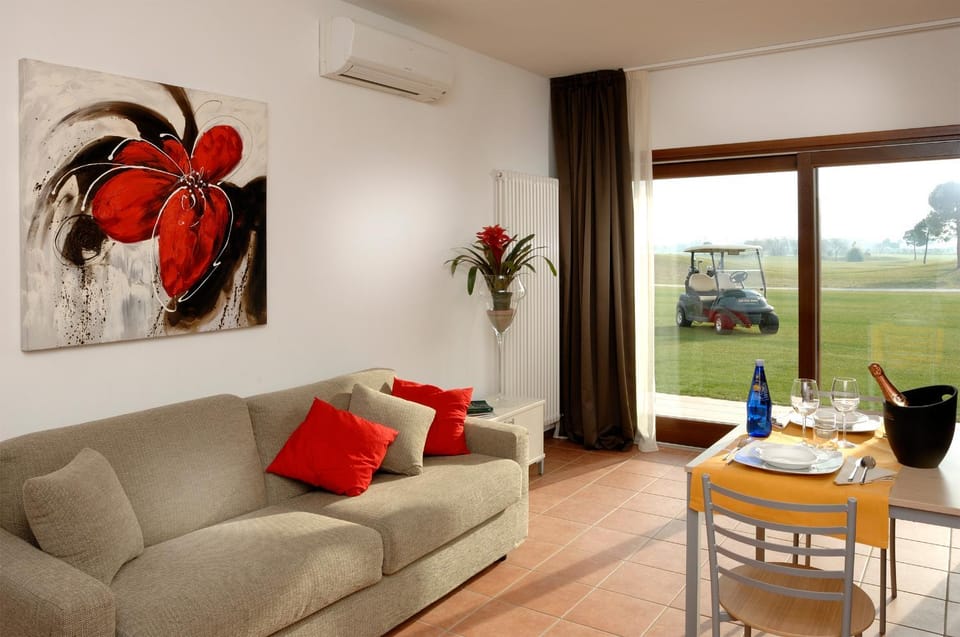 Living room, Seating area, Dining area, air conditioner